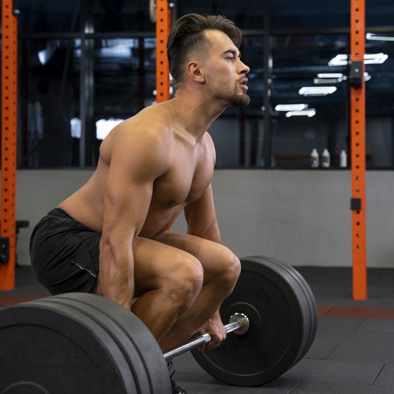 Photo de Robin qui fait du soulevé de terre avec 100 kg