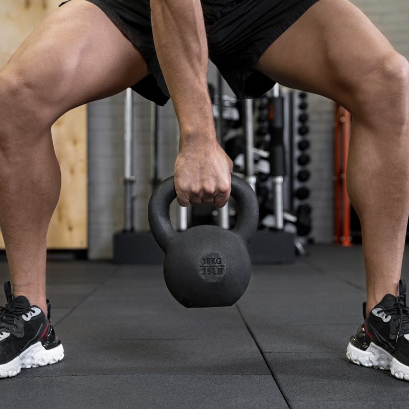 Photo de Robin qui fait du kettlebell swing
