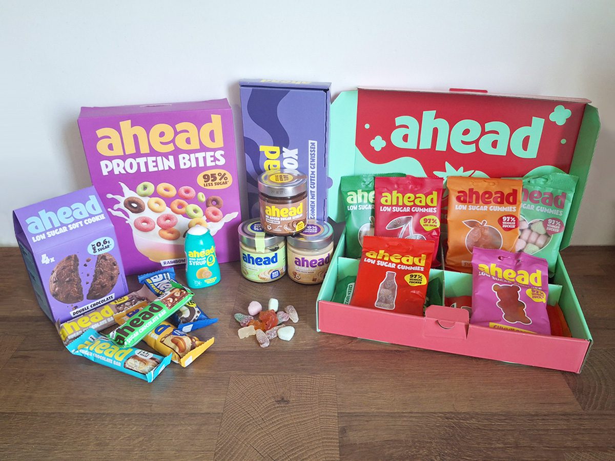Photo de ma commande complète Ahead Nutrition sur mon plan de travail