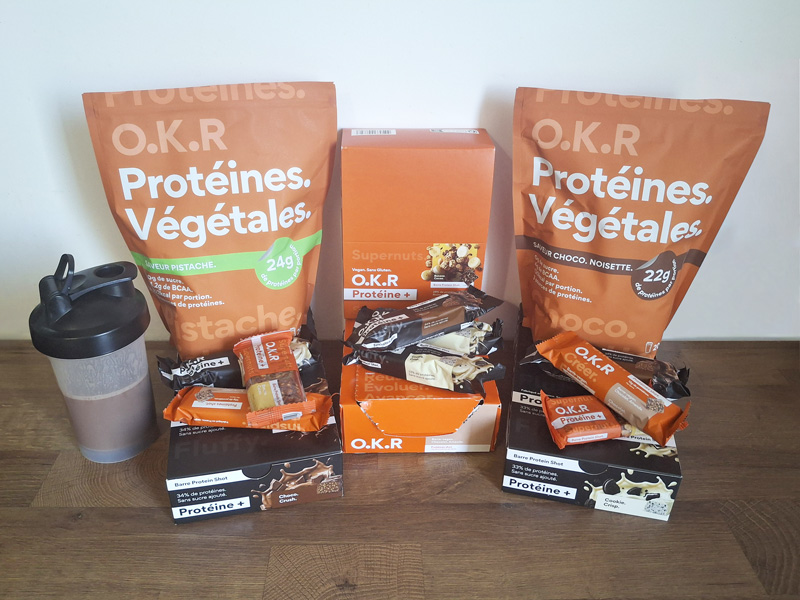 Photo de la commande complète O.K.R de Lucie sur son plan de travail dans sa cuisine