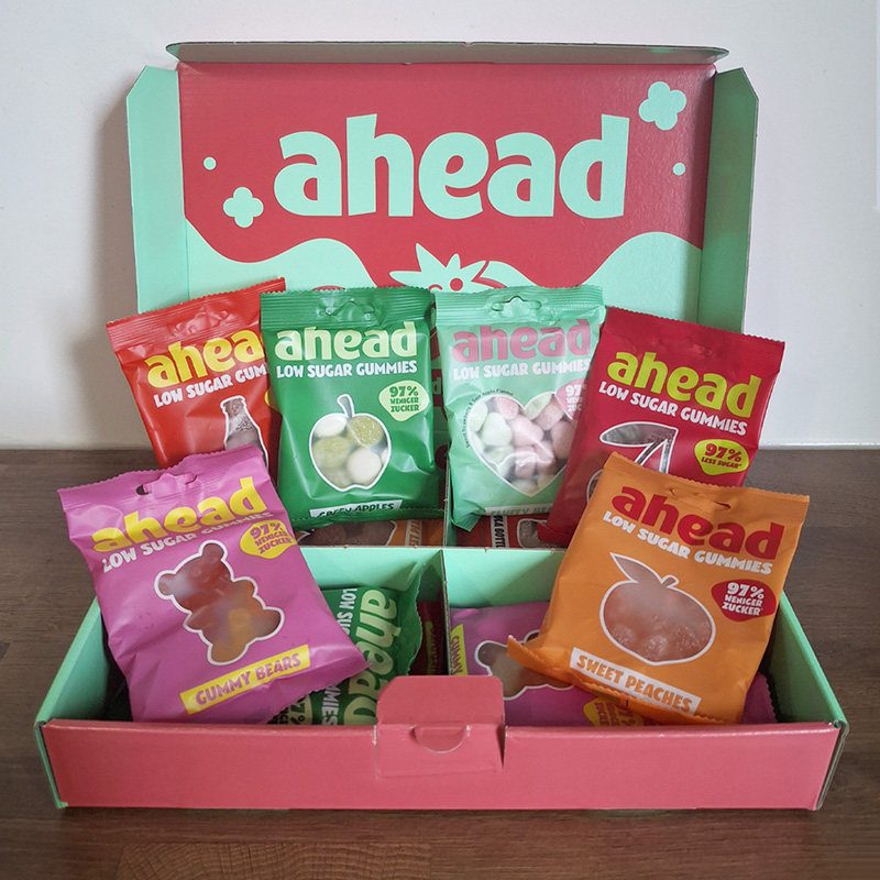 Photo carrée du coffret de bonbons Ahead et de ses sachets