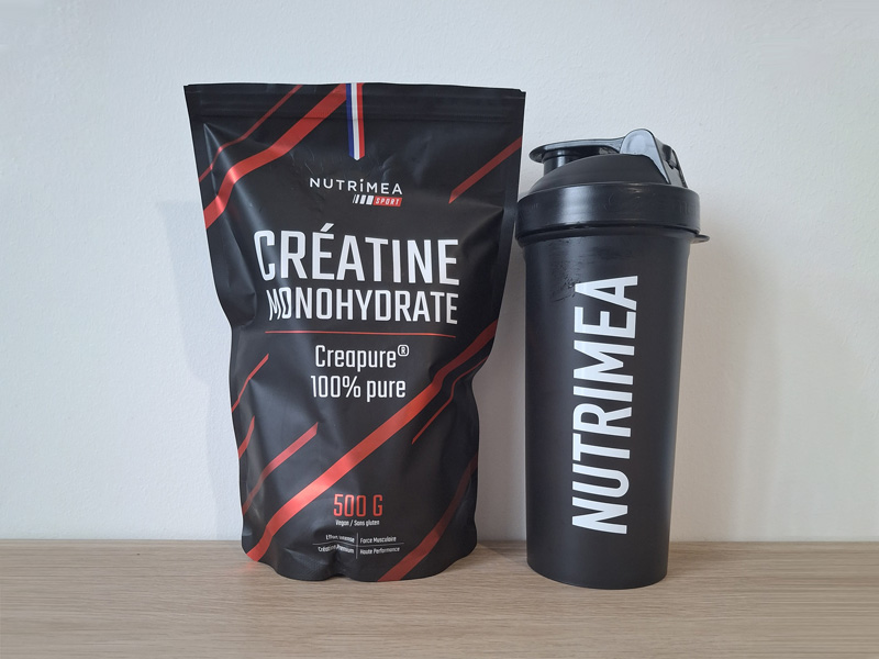 Photo de mon test de la créatine Nutrimea dans son shaker noir